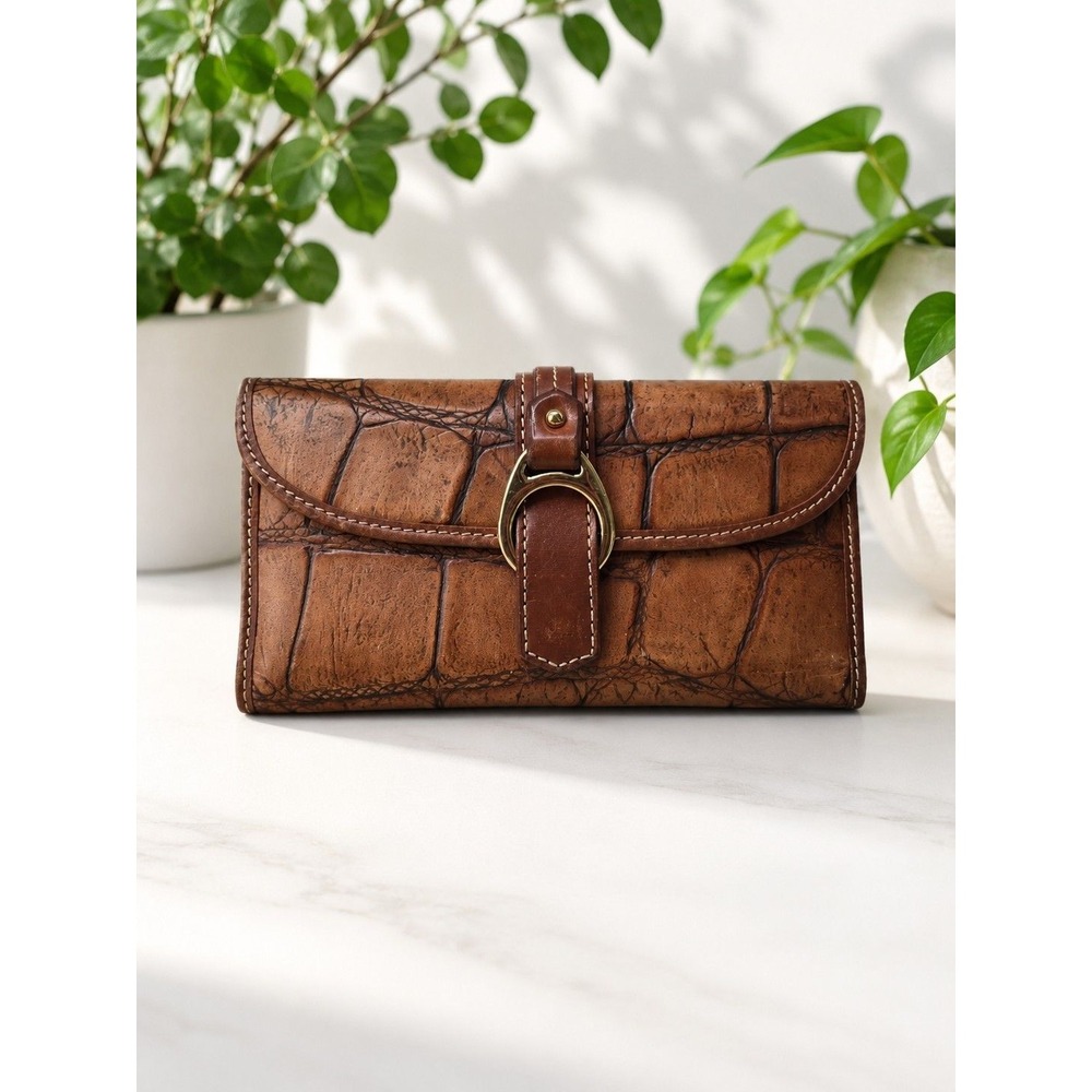 W274 Dooney & Bourke long wallet